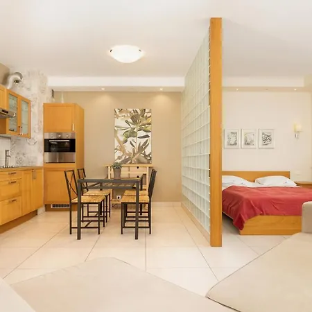 Apartment Spacerowa With Parking By Renters