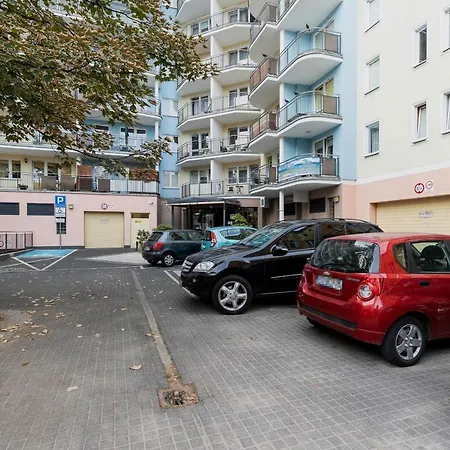 Daire Spacerowa With Parking By Renters *