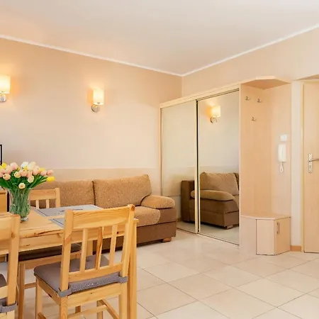 Daire Spacerowa With Parking By Renters *