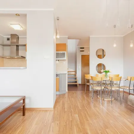 Daire Spacerowa With Parking By Renters *