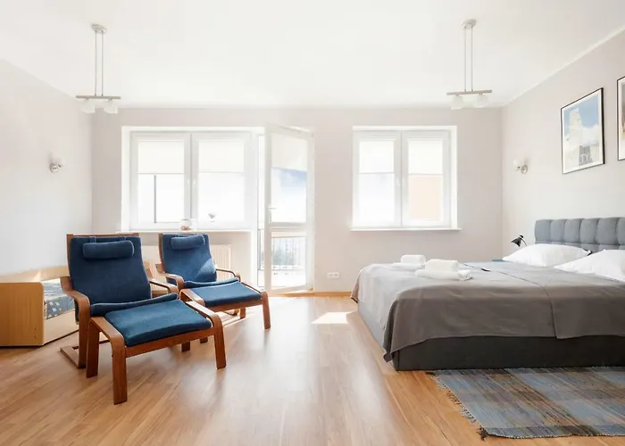 Spacerowa With Parking By Renters Apartment